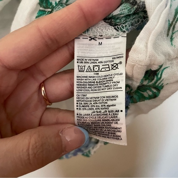 Old Navy White and Floral Relaxed Tie-Cuff Linen-Blend Blouse - Picture 7 of 9